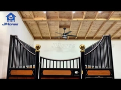 Taşınabilir Prefab At Ahırı Güvenli At Dayanıklı Metal At Ahırı Bambu Ağaçlı Ön Kutular