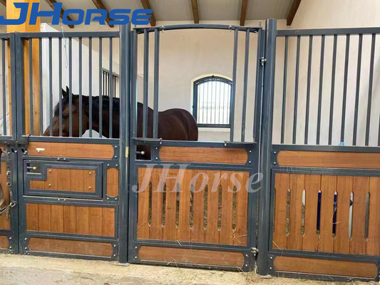Galvanizli Sallanan Kapılı Sertağaç Bambu Metal At Ahır Panelleri 14ft