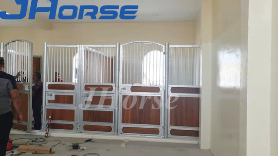 12ft Çelik Taşınabilir At Kutusu Tezgahları Prefabrik At Ahırları Hava Koşullarına Dayanıklı