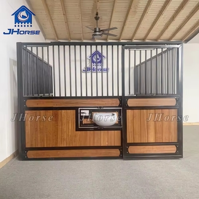 At Kutusu Durağan Kapı Dış Çaplı At Sığınağı Önü Saman Besleyicisiyle Avrupa At Sığınağı