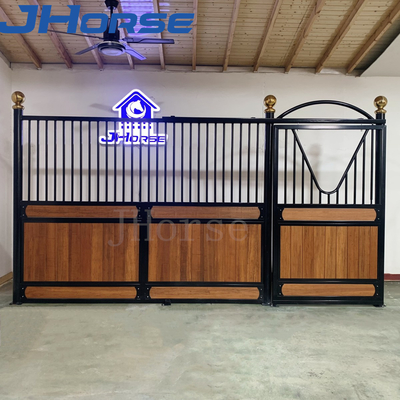 Modern Tasarım Avrupalı Ahşap Dayanıklı At Sığınağı Döner Besleyiciyle Özel Boyut